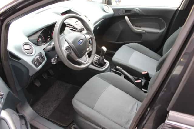 Ford Fiesta (2010) thumbnail 6