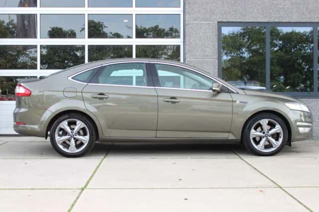 Ford Mondeo (2011) thumbnail 3