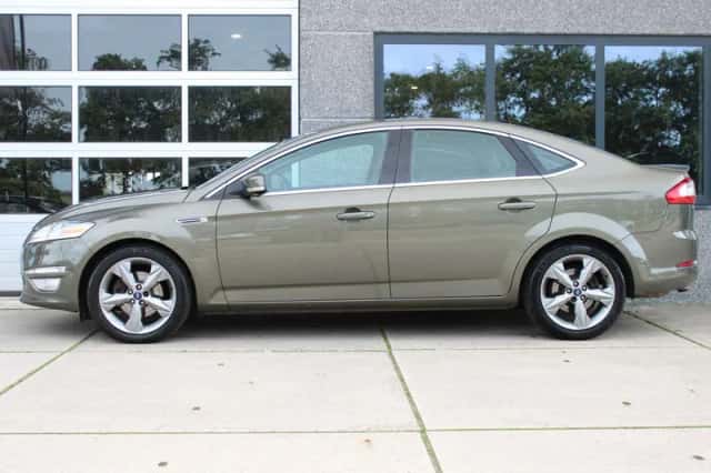 Ford Mondeo (2011) thumbnail 4