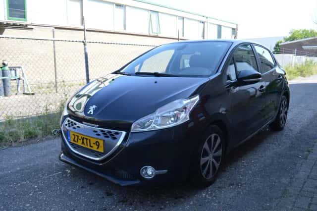 Peugeot 208 (2012) thumbnail 2