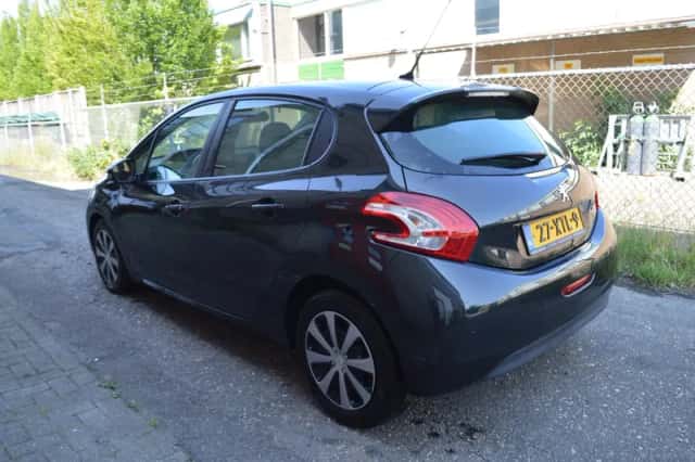 Peugeot 208 (2012) thumbnail 3