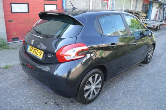 Peugeot 208 (2012) thumbnail 4