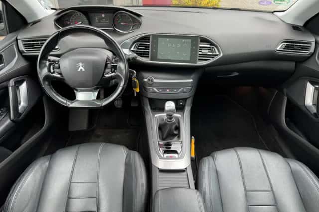 Peugeot 308 (2018) thumbnail 2