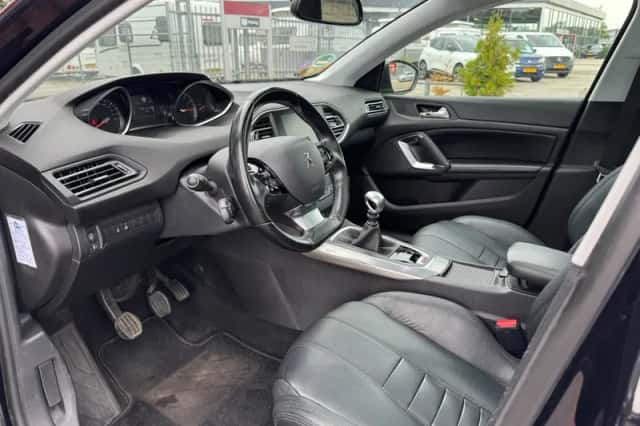 Peugeot 308 (2018) thumbnail 6