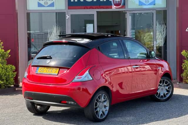 Lancia Ypsilon (2012) thumbnail 3