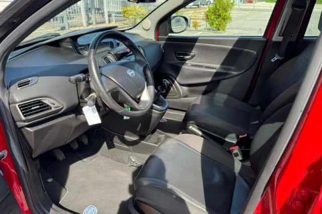 Lancia Ypsilon (2012) thumbnail 6