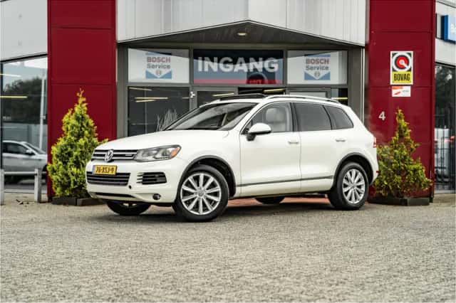 Volkswagen Touareg (2011) thumbnail 1