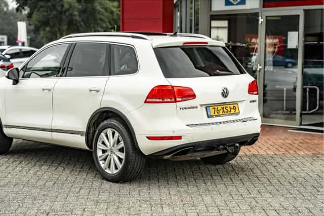 Volkswagen Touareg (2011) thumbnail 3