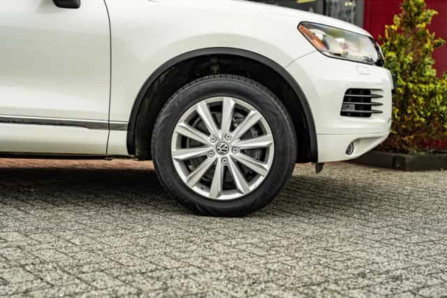 Volkswagen Touareg (2011) thumbnail 4