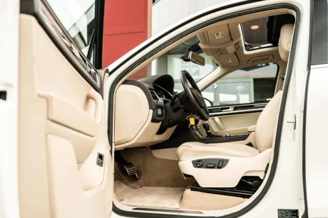 Volkswagen Touareg (2011) thumbnail 5