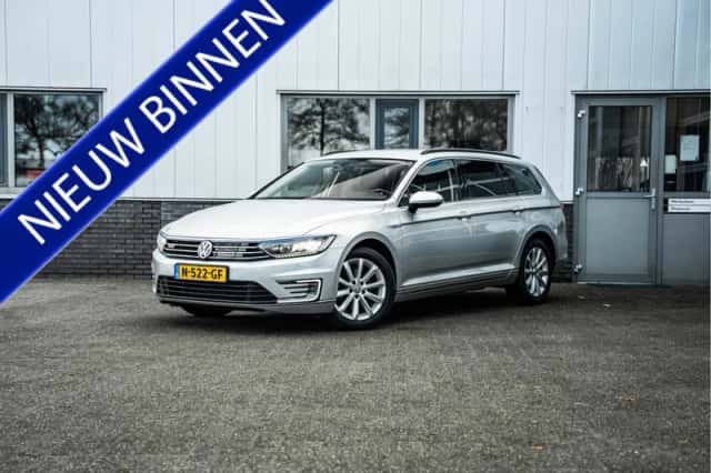 Volkswagen Passat (2017) thumbnail 1