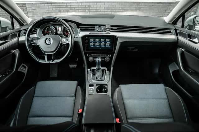 Volkswagen Passat (2017) thumbnail 2