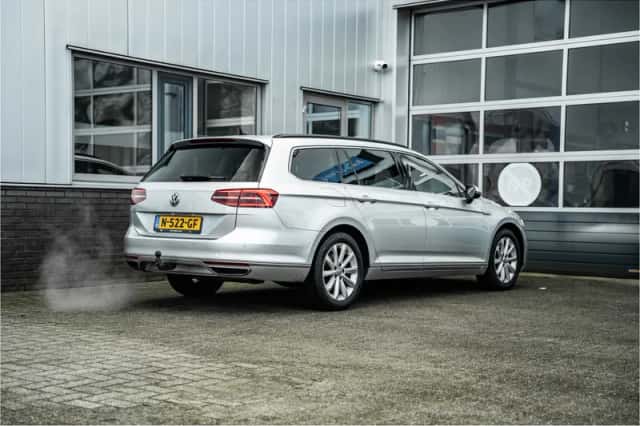 Volkswagen Passat (2017) thumbnail 3