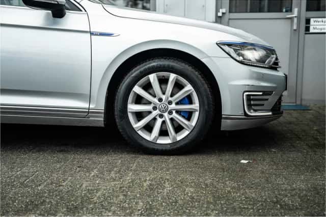 Volkswagen Passat (2017) thumbnail 4