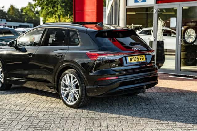 Audi Q4 e-tron (2021) thumbnail 3