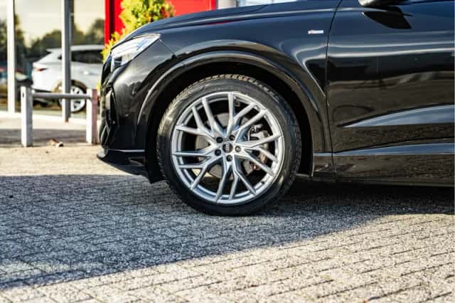 Audi Q4 e-tron (2021) thumbnail 4