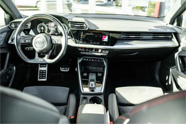Audi A3 (2023) thumbnail 2