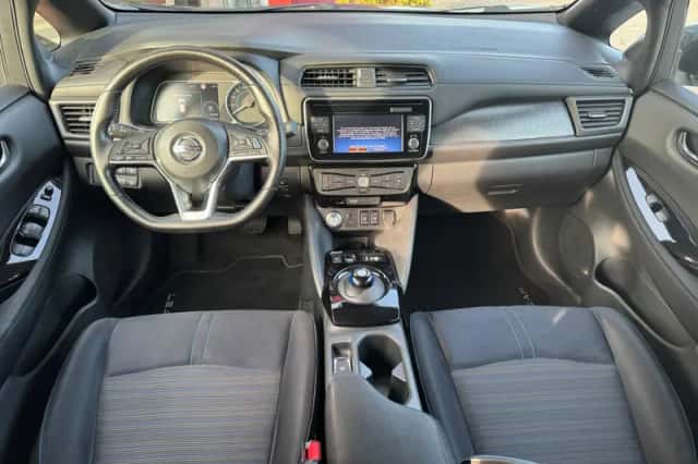 Nissan Leaf (2019) thumbnail 2