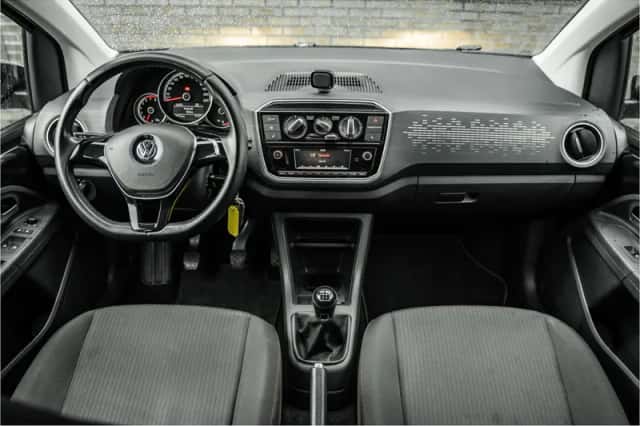 Volkswagen Up! (2018) thumbnail 2