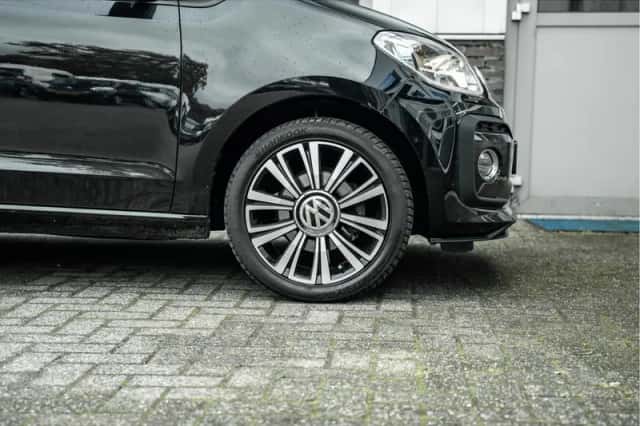 Volkswagen Up! (2018) thumbnail 4