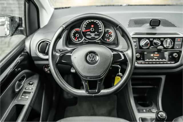 Volkswagen Up! (2018) thumbnail 5