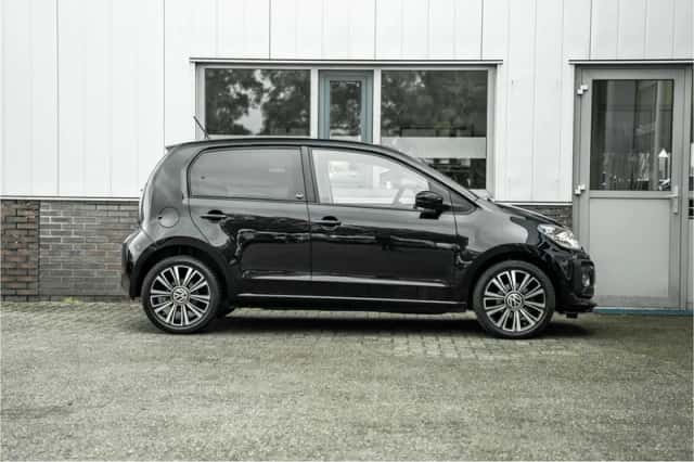 Volkswagen Up! (2018) thumbnail 6