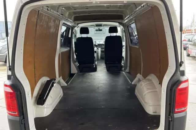 Volkswagen Transporter (2017) thumbnail 4