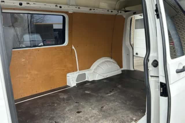 Volkswagen Transporter (2017) thumbnail 5