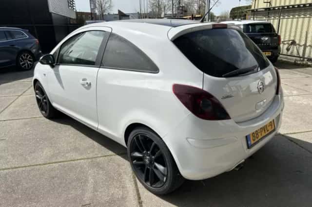 Opel Corsa (2011) thumbnail 5