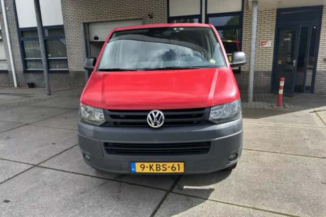 Volkswagen Transporter (2013) thumbnail 2