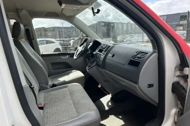 Volkswagen Transporter (2013) thumbnail 4