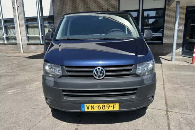 Volkswagen Transporter (2015) thumbnail 2
