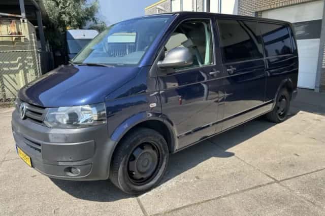 Volkswagen Transporter (2015) thumbnail 3