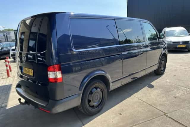 Volkswagen Transporter (2015) thumbnail 4