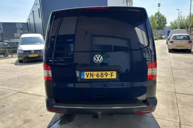 Volkswagen Transporter (2015) thumbnail 5