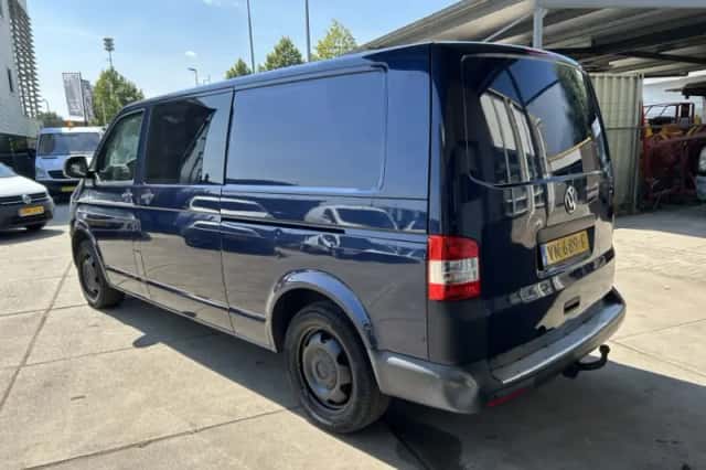 Volkswagen Transporter (2015) thumbnail 6