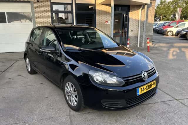 Volkswagen Golf (2012) thumbnail 3