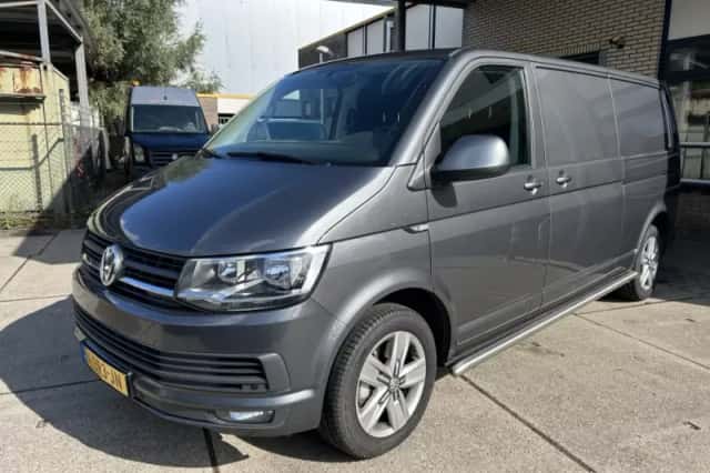 Volkswagen Transporter (2017) thumbnail 1