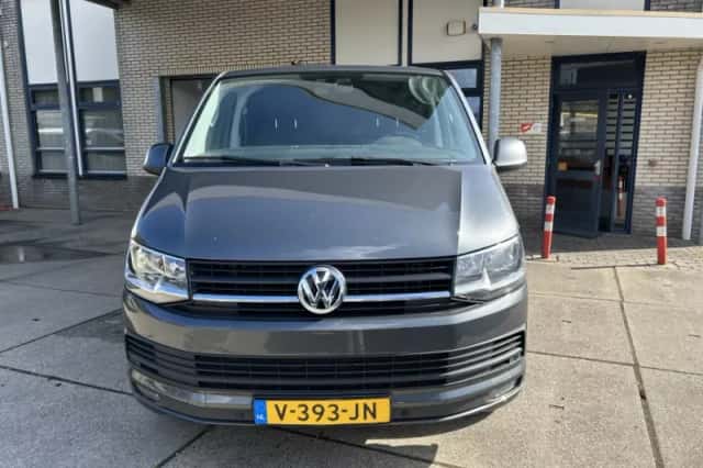 Volkswagen Transporter (2017) thumbnail 2
