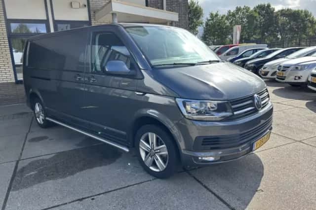 Volkswagen Transporter (2017) thumbnail 3