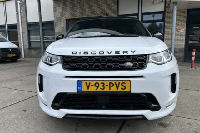 Land Rover Discovery Sport (2021) thumbnail 2