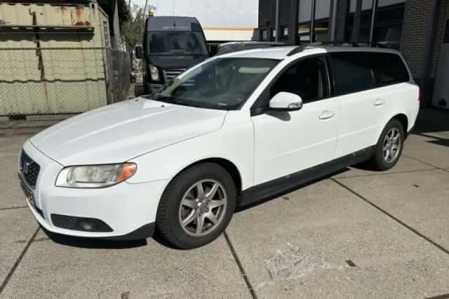 Volvo V70 (2008) thumbnail 1