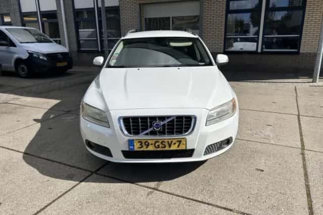 Volvo V70 (2008) thumbnail 2