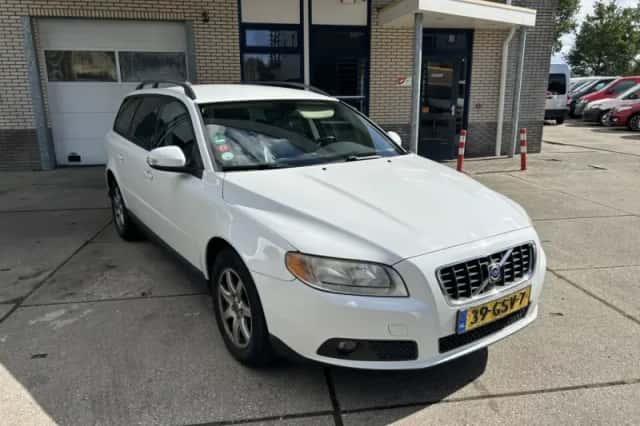 Volvo V70 (2008) thumbnail 3