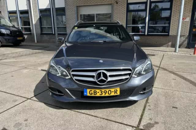 Mercedes-Benz E-Klasse (2015) thumbnail 2