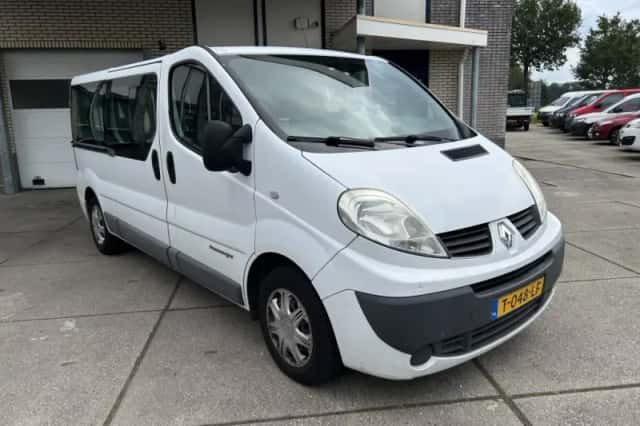 Renault Trafic (2013) thumbnail 2
