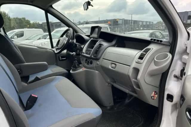 Renault Trafic (2013) thumbnail 3