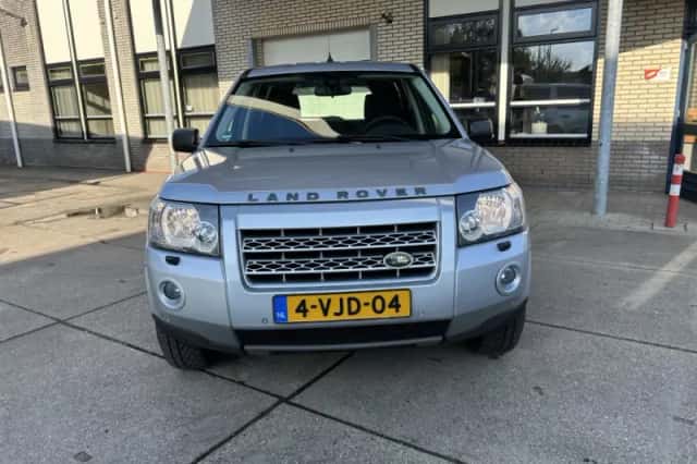 Land Rover Freelander (2010) thumbnail 2