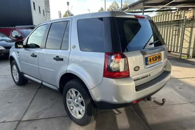 Land Rover Freelander (2010) thumbnail 4