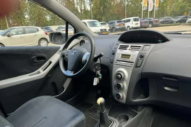 Toyota Yaris (2006) thumbnail 2